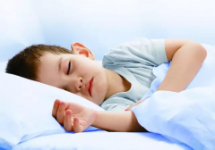 孩子睡觉时手脚抖动，是癫痫前兆吗？