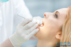 导致口腔溃疡的疾病有哪些？癌性的溃疡有哪些症状表现？
